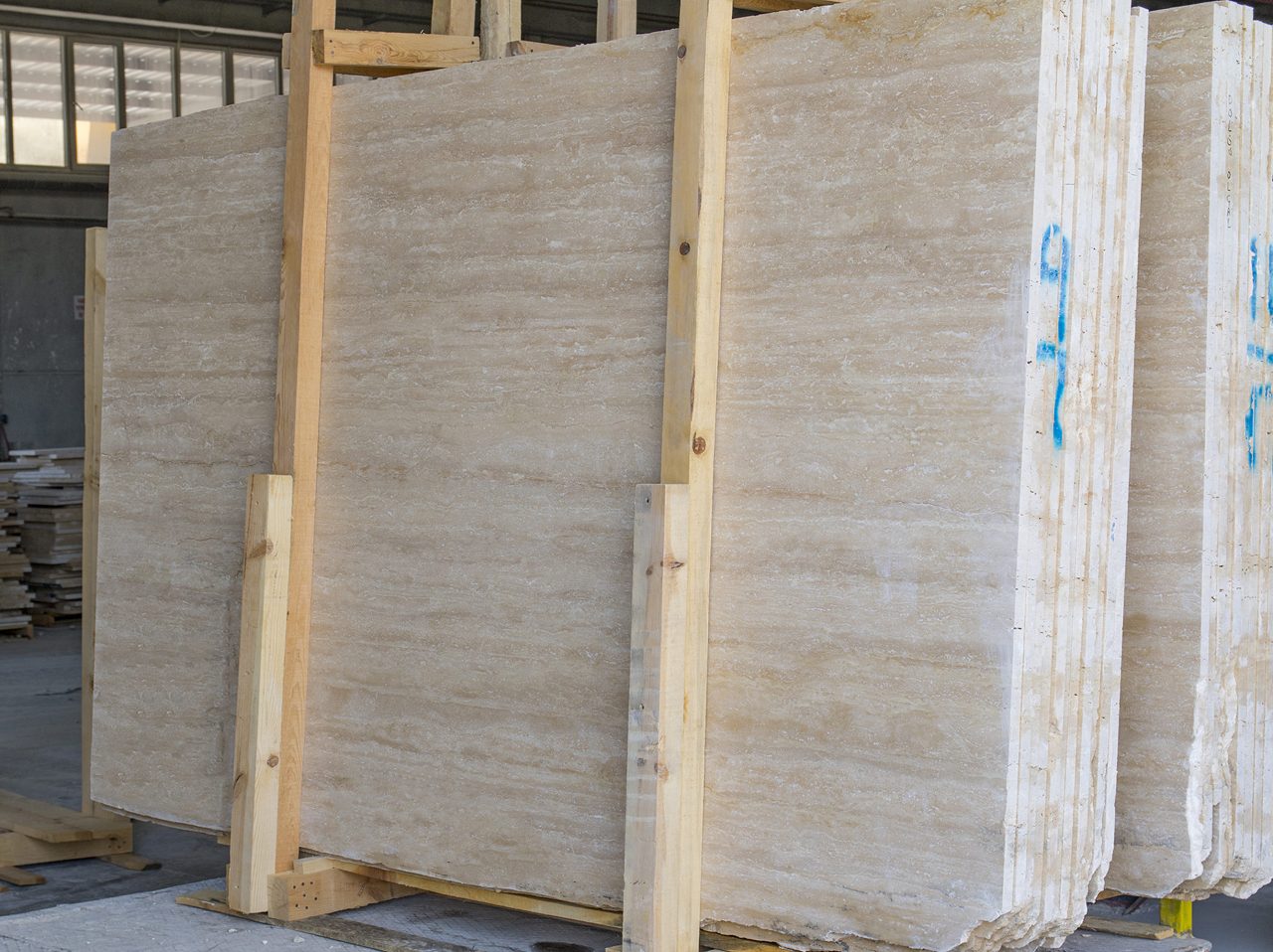 Light Travertine Vein Cut — Görsel 3 / 3